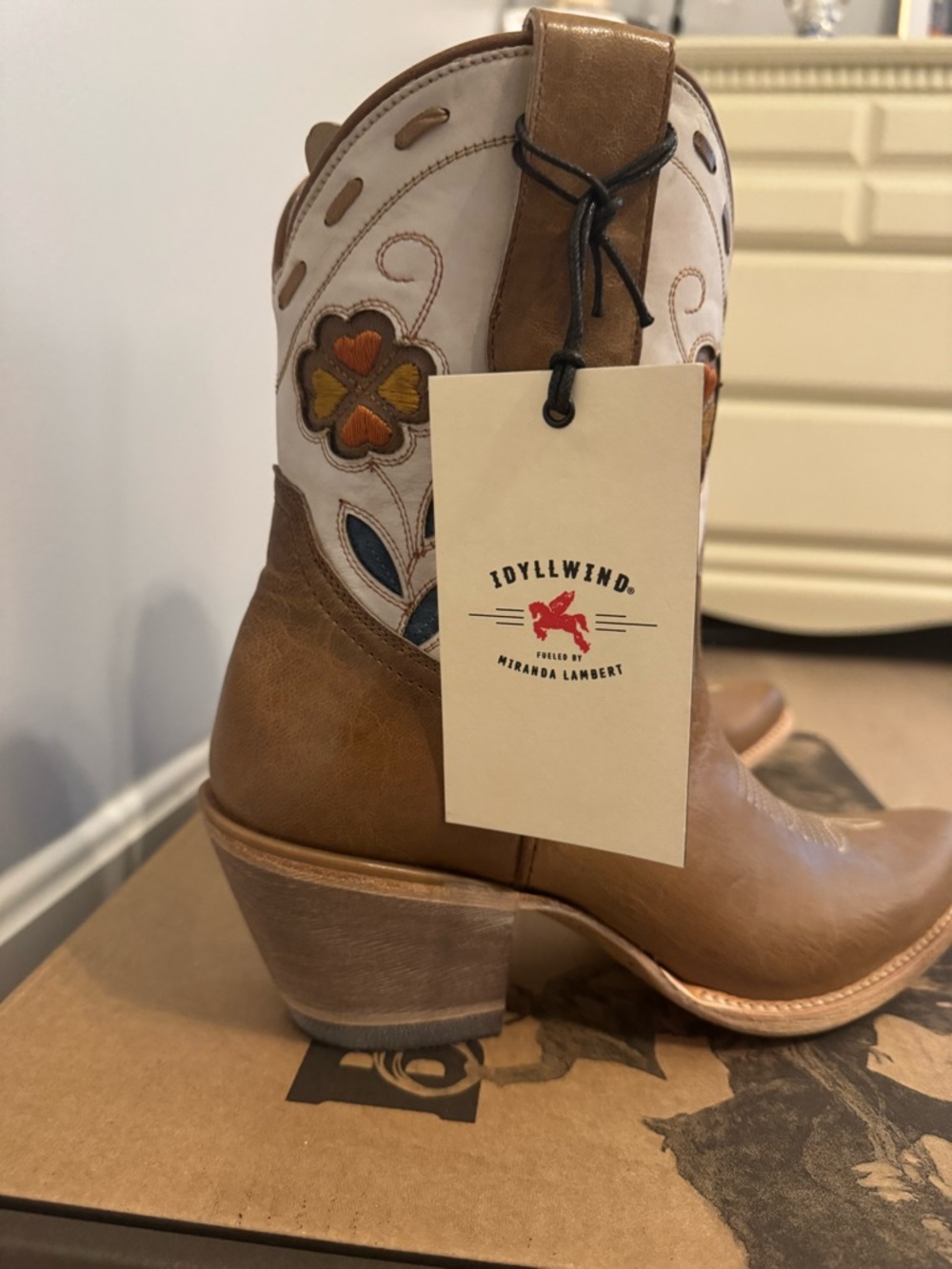 Idyllwind Brand - Women's Brown & Cream Western Embroidered Cowboy Boots - Picture 2 of 5